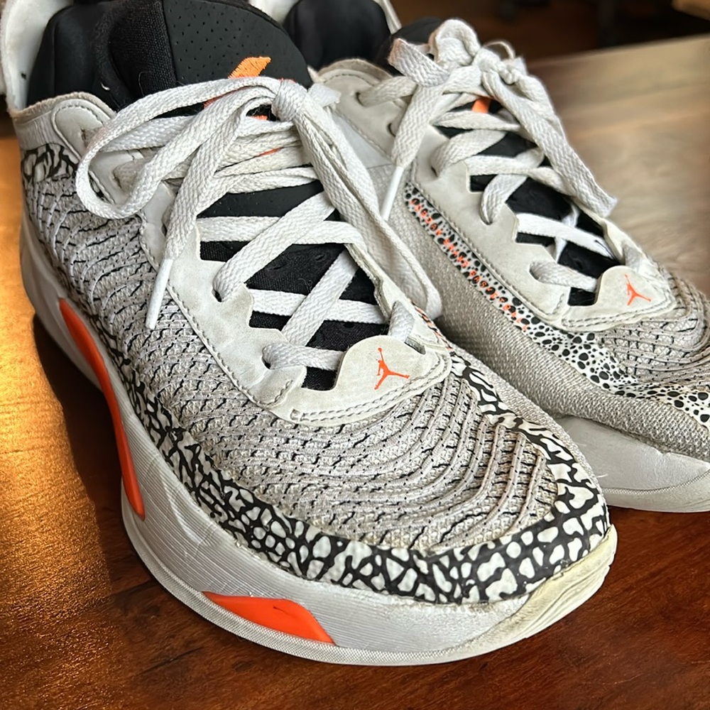 Jordan Luka basketball sneakers size 6.5 Y